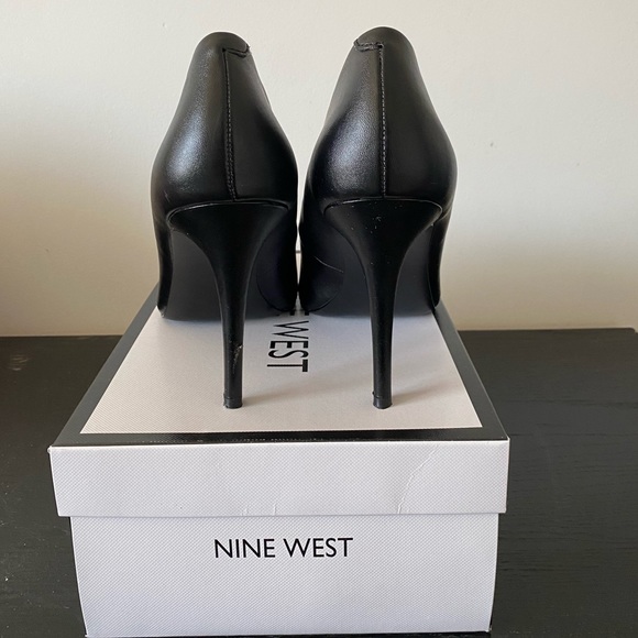 Black Nine West Pumps - Picture 3 of 7